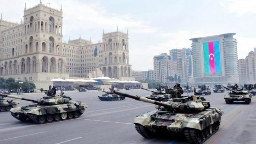 Truyền thông Nga nghi Ukraine viện trợ 240 tấn vũ khí đạn dược cho Azerbaijan